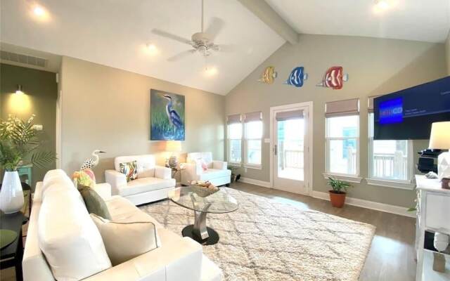 Sea Beauty 3 Bedroom Home by RedAwning