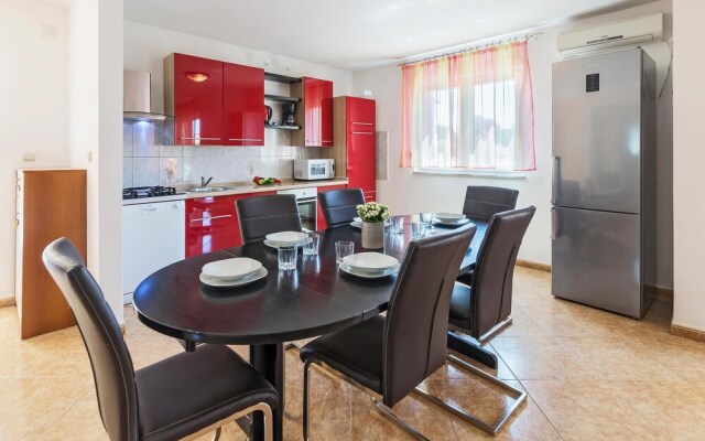 Beautiful Home in Betiga With Wifi and 4 Bedrooms