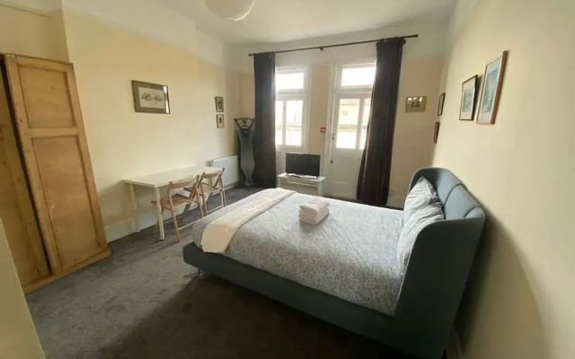 Cozy London Apartment Retreat