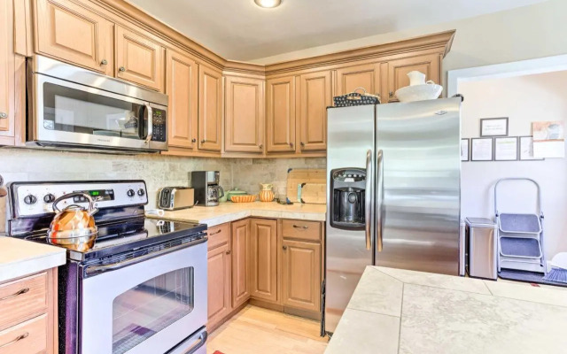 Yard & Grill: Centrally Located Denver Retreat!