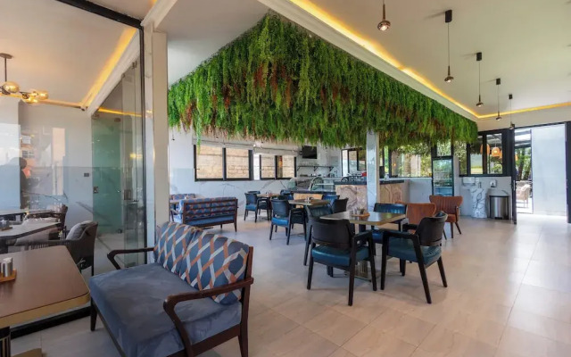 Iman Hotel