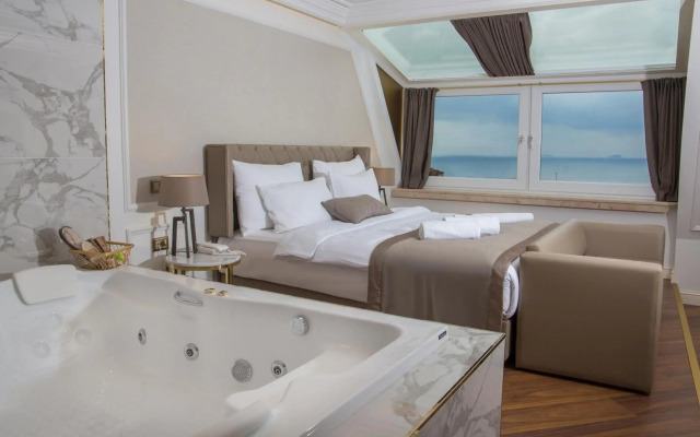 Hotel Mina – Special Class
