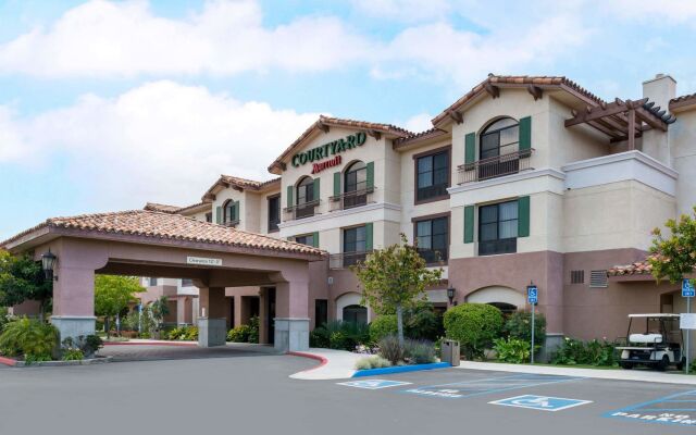 Courtyard Thousand Oaks Ventura County