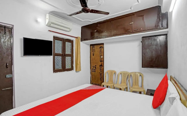 Oyo 84959 Tyagi Palace