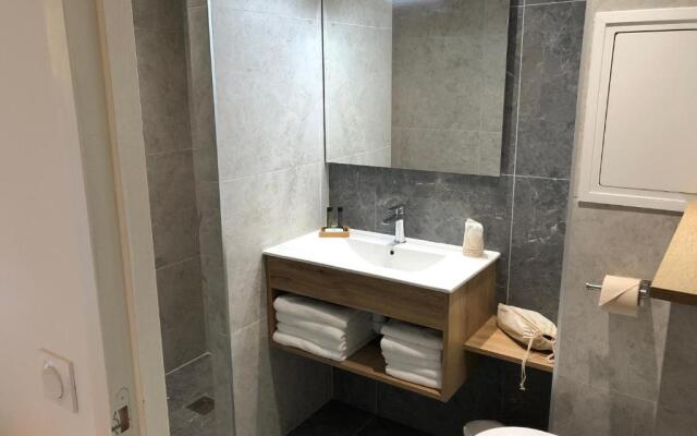 Shana Hotel & Residence