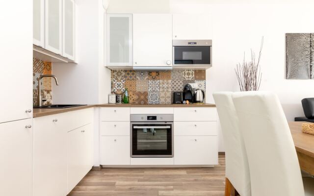 Warsaw Airport Shiny Apartment