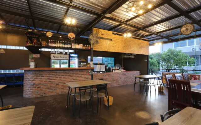 Baan Chang Hotel & Coffee House