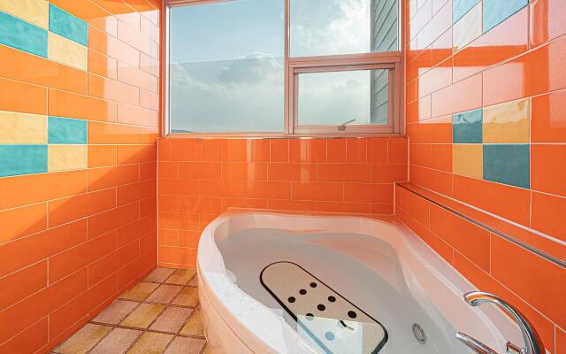 Geojae Wave Hotel and Pension