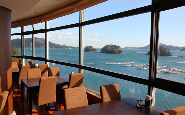 Toba Grand Hotel