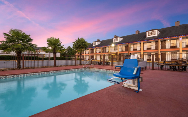 Baymont by Wyndham Commerce GA Near Tanger Outlets Mall