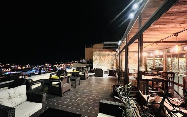 Ata Ali Hotel