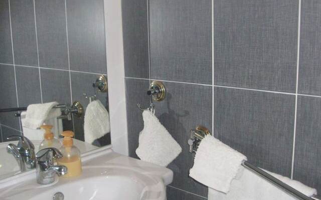 Charming Holiday Home in Robion With Swimming Pool