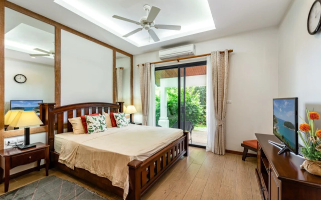 Champagne Pool Villa