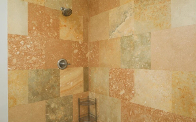 Golfview - Short Term Rental Certified by Weston. Private & Sanitized, Perfect for Social Distancing & Working From Home. Self Check-in. Private Pool, Pet Friendly. Super-host Support