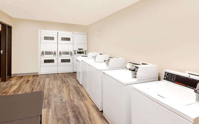 WoodSpring Suites Sioux Falls