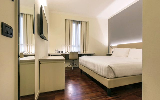 43 Station Hotel