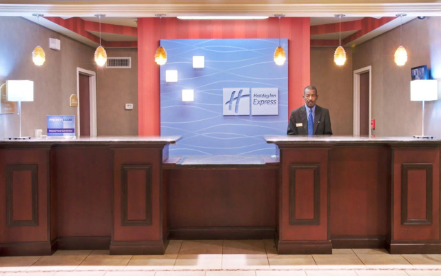 Holiday Inn Express & Suites Alexandria by IHG