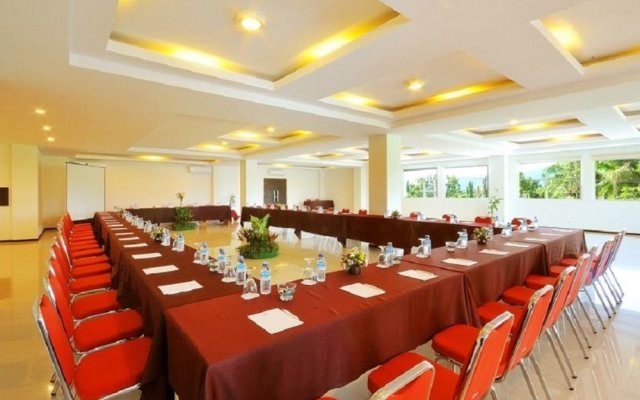 Pratama Hotel and Convention