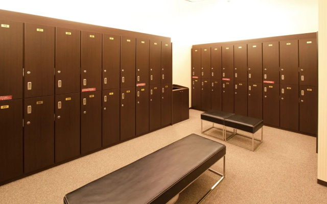 HEARTS Capsule Hotel & Spa Nakasu (Male Only) – Guest Rooms – Fukuoka
