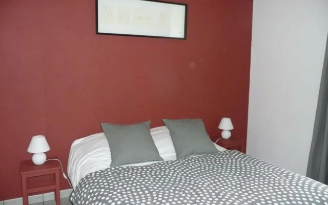 Gîte Saint-Just-la-Pendue, 4 pièces, 6 personnes - FR-1-496-52