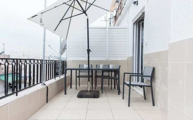 Modern Comfort 1Bd Apt with Balcony