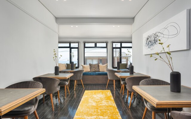 One Calais Luxury Apartments