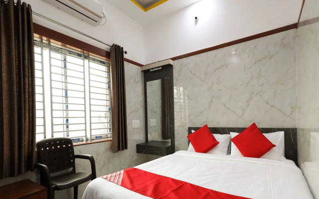 OYO 16537 Guru Comforts