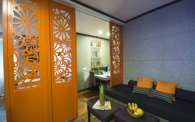 Hive Hotel and Convention Place