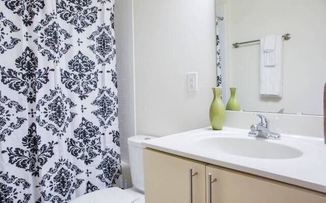 Fun 1 BR Apt In Popular NODA