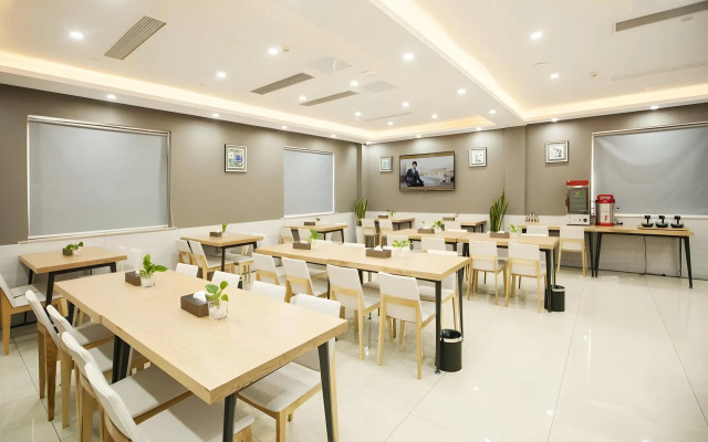 GYA Hotel (Tongxiang Century Avenue)