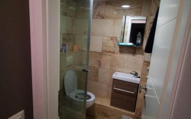 Luxury apartment. 10 minutes taxi ride to center