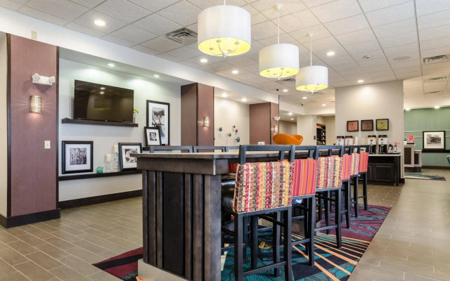 Flag Point Inn & Suites Pratt by FairBridge
