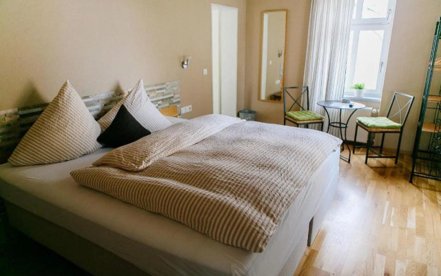 Landhotel Airport Inn