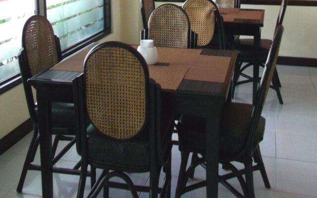 RueMango Apartelle and Suites