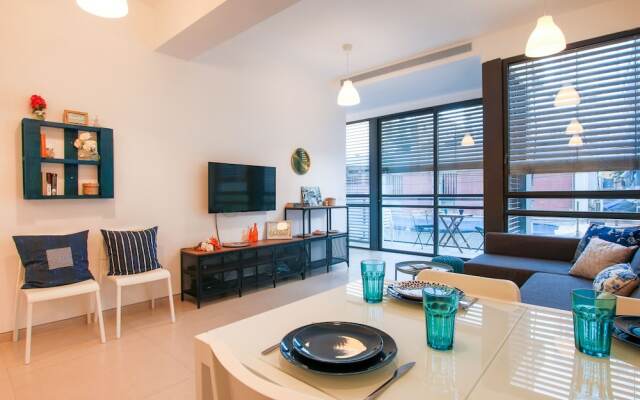 Trendy with balcony on Sheinkin by FeelHome