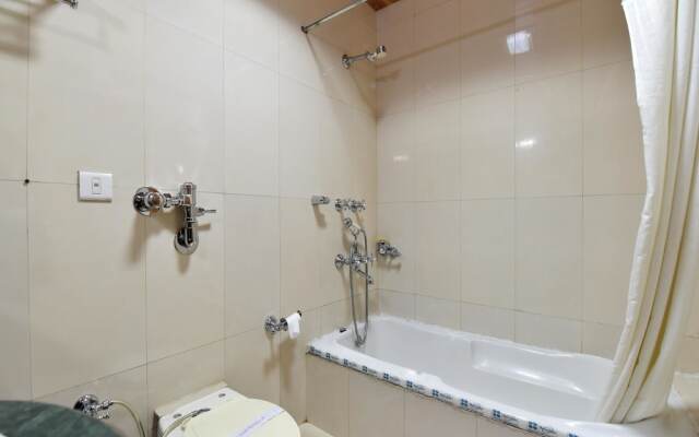 OYO 1492 Hotel Broadway Inn