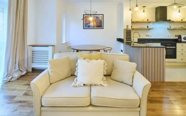 Host Stay Bellflower Mews