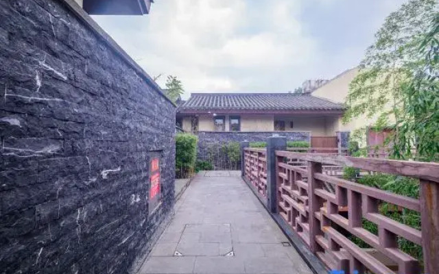 Mount Emei View Hot Spring Soup House