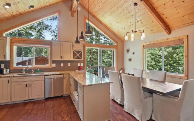 Luxury Tahoe Chalet Minutes to Dining