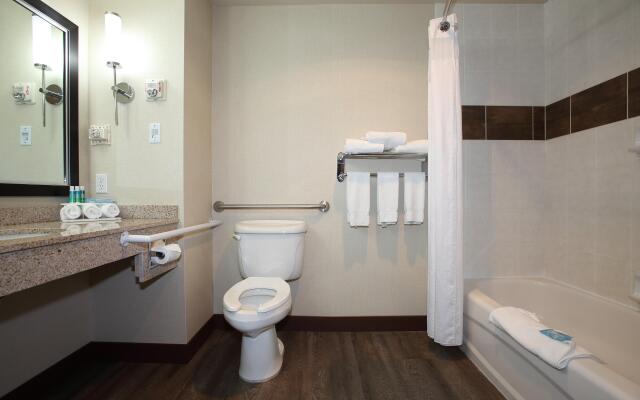 Holiday Inn Express And Suites - Vernon by IHG