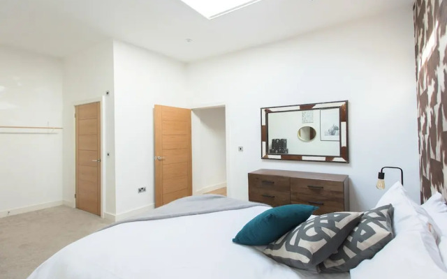 The White Wood Forest - Jewellery Quarter 3bdr Home