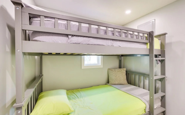 Des Plaines Vacation Rental w/ Spacious Backyard!