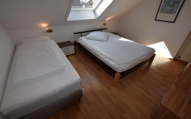Tolstov-Hotels Generous 3 Room Apartment