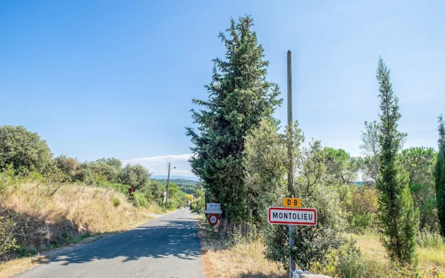 Villa in St Denis With Private Pool & Pyrenees View