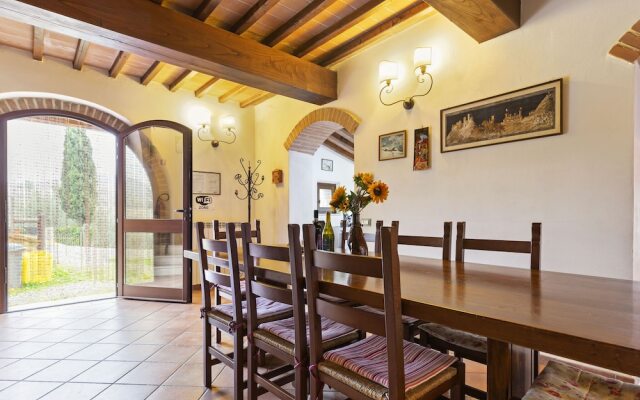 Refreshing Holiday Home in Casole D'elsa With Swimming Pool