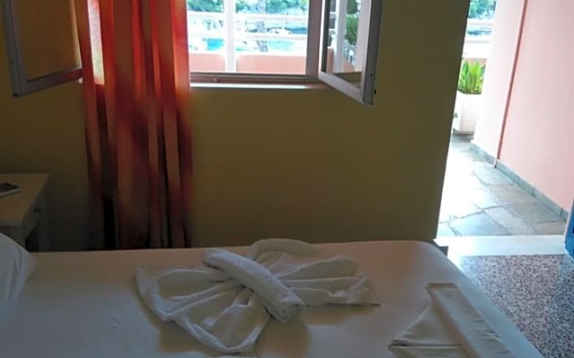 Rooms Apostolis