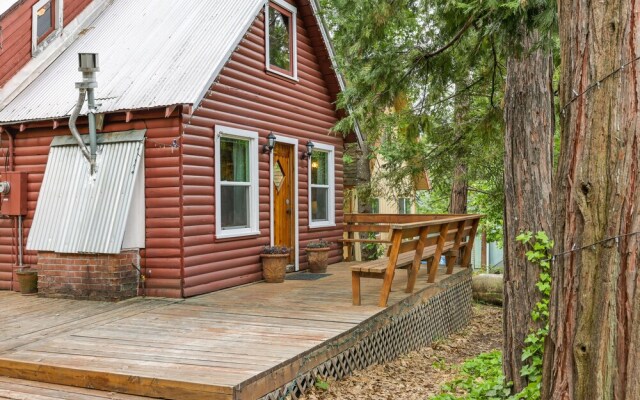 Twain Harte Cabin w/ Deck & Fire Pit!