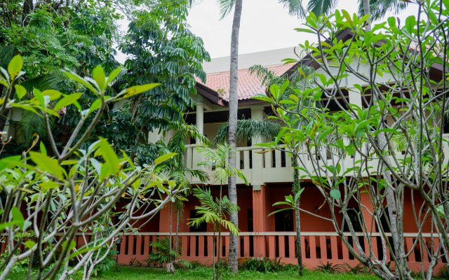 Phuket Leelavadee Hua Ting Resort