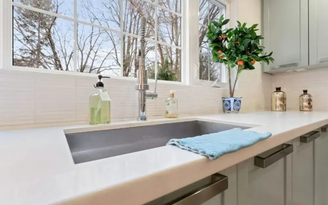 Spacious 2bdrm Home in Burlington