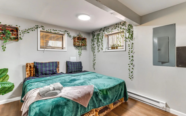 Pet-friendly Tobyhanna Retreat w/ Deck & Playset!